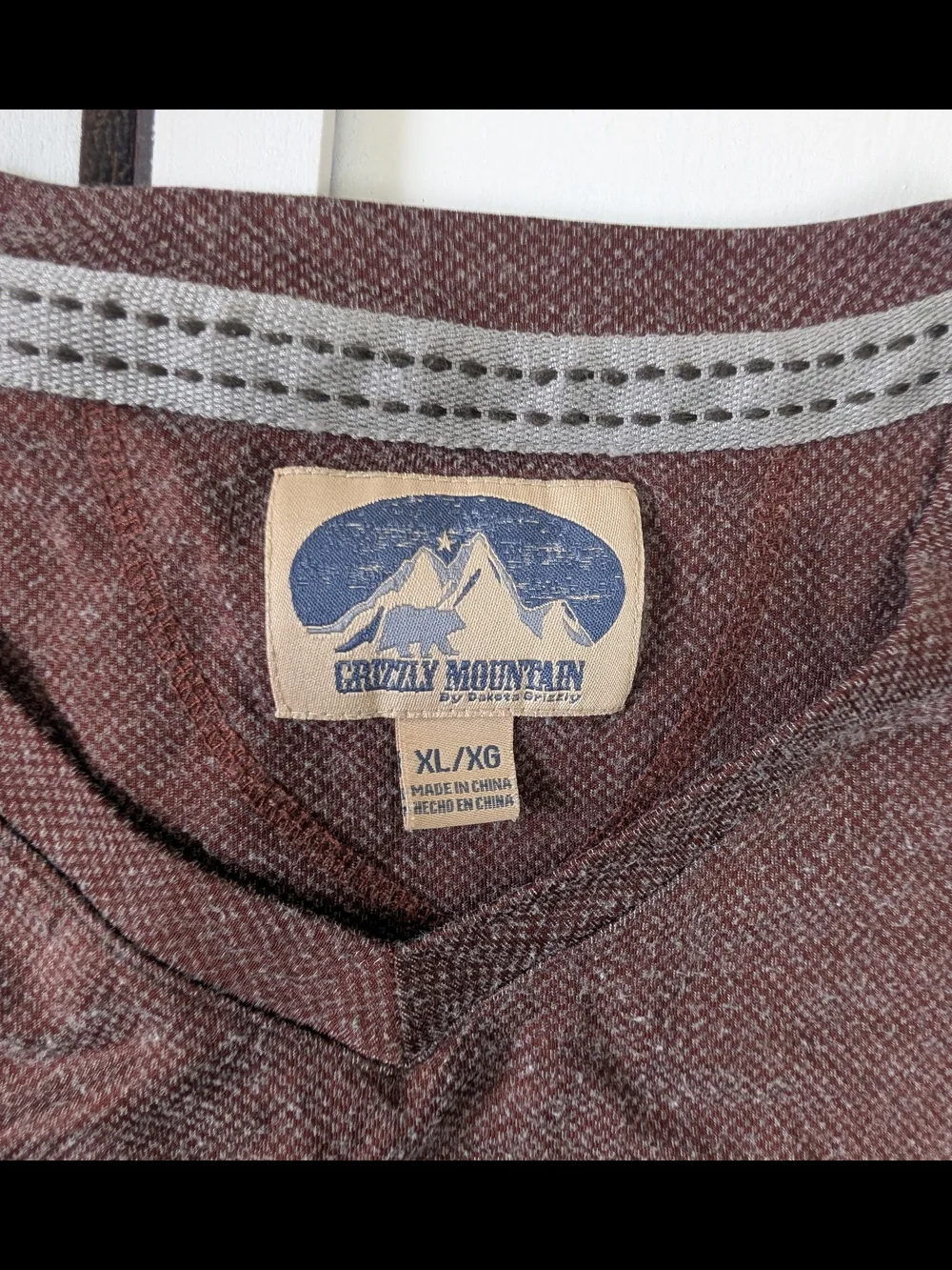 Men's V-Neck Sweater in Maroon